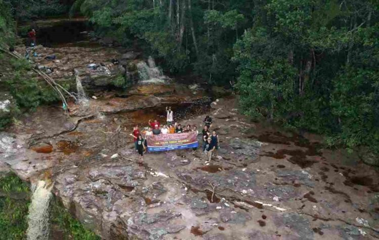 Air Terjun Teh, Permata Tersembunyi di Mahakam Ulu Tawarkan Petualangan dan Pengalaman Spiritual