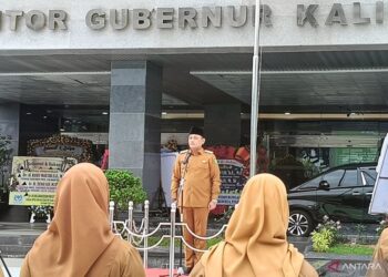 Seni Aji pimpin apel pertamanya.