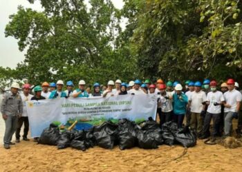 PLN Nusantara Power Gelar Bersih–bersih Pantai di Kabupaten Konawe