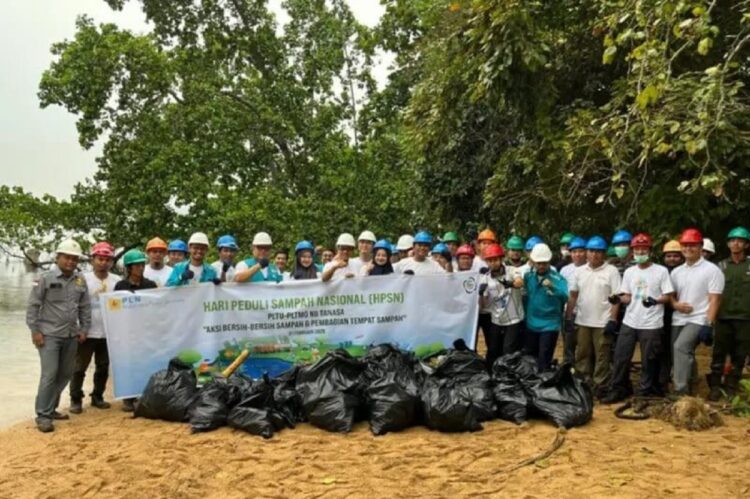 PLN Nusantara Power Gelar Bersih–bersih Pantai di Kabupaten Konawe