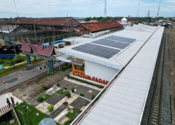 Dukung Penerapan Green Energy, PT KAI Gunakan PLTS di Stasiun Padang