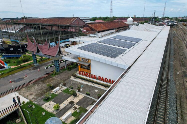 Dukung Penerapan Green Energy, PT KAI Gunakan PLTS di Stasiun Padang