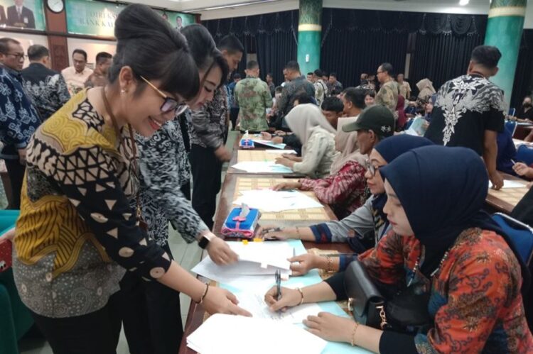 Ratusan Debitur Bank Kalbar Lakukan Akad KUR Serentak, Rp35 Miliar Digelontorkan