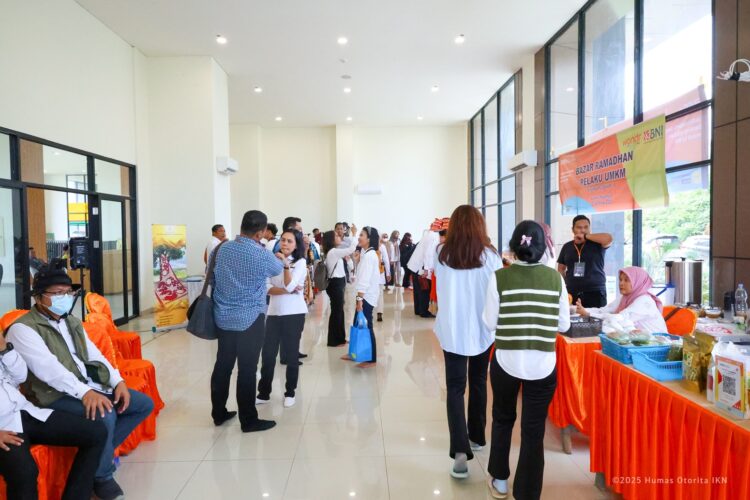 Suasana ramai pengunjung di Bazar Ramadhan Rusun ASN IKN 2025