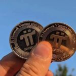 Logo Binance dan Pi Network, simbol potensi listing Pi Coin di bursa besar