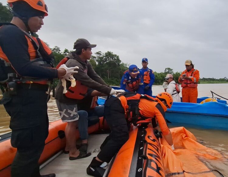 Tugboat Megawati 17 terbalik