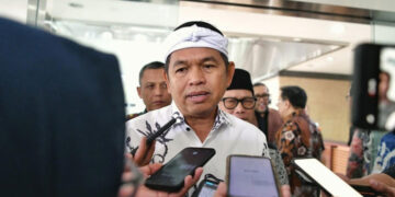Viral! Dedi Mulyadi Dituding Setting Debat Wisuda dengan Aura Cinta, Ini Tanggapan Santainya!