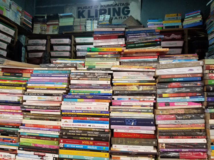Dari Pena ke Penderitaan: Ironi Profesi Penulis di Negeri yang Tak Lagi Membaca, Buku Perlahan Mati, Negara Masih Bungkam!