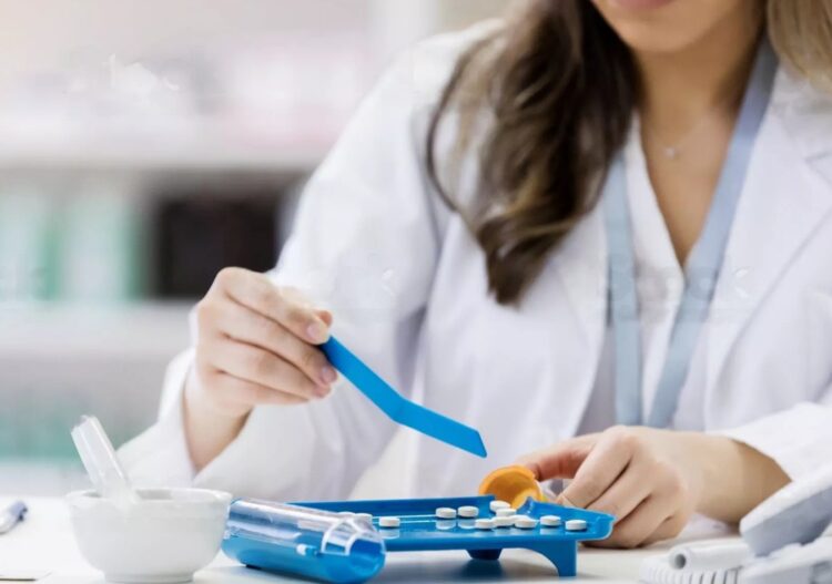 Cara Apoteker Cegah Efek Samping Obat