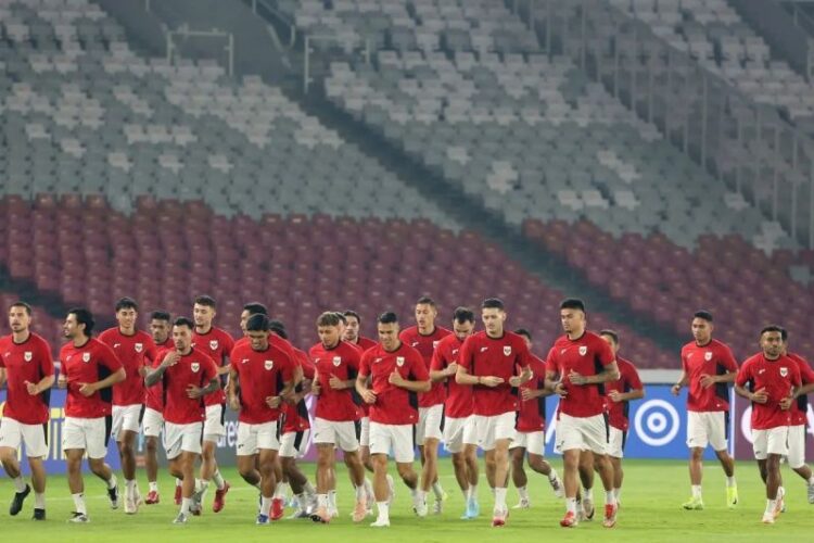 Pemain timnas Indonesia mengikuti sesi latihan di Jakarta, pada 4 Juni 2025, sehari menjelang pertandingan kualifikasi Piala Dunia FIFA 2026 Zona Asia Grup C antara China melawan Indonesia. ANTARA/Xinhua/Cen Yunpeng