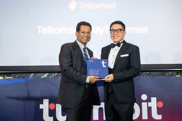 Telkomsel raih penghargaan.