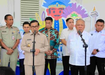 Gubernur DKI Jakarta Pramono Anung dengan Kepala Otorita IKN, Basuki Hadimuljono.