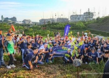 Diaspora Indonesia tanam pohon di embung MBH IKN.
