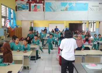 OIKN Gelar Program Friday English Fun di Tiga Sekolah Dasar Kecamatan Sepaku