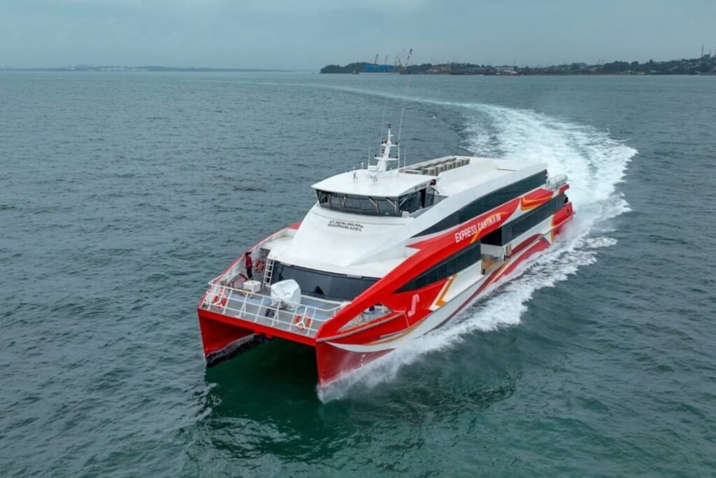 KM Express Cantika 08 Resmi Beroperasi, Ternate - Sofifi Kini Cuma 30 ...