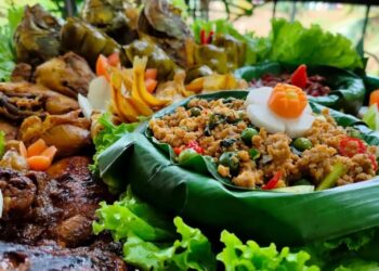 Rekomendasi Prasmanan Sunda Enak dan Murah di Jakarta, Ayam Goreng Fatmawati