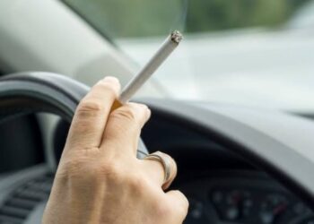 Bau Tak Sedap di Mobil Gara-Gara Rokok, Begini Cara Mengatasinya