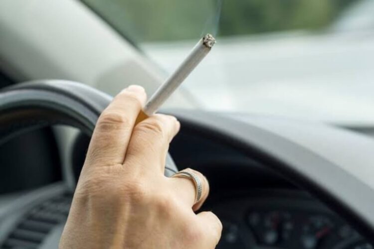 Bau Tak Sedap di Mobil Gara-Gara Rokok, Begini Cara Mengatasinya