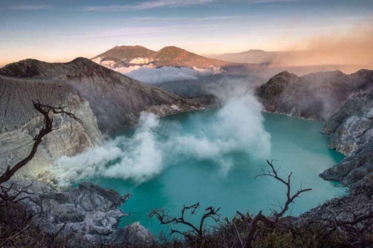 Resmi! DAMRI Buka Rute Baru ke Kawah Ijen, Tarif Cuma Rp15 Ribu! Traveler Makin Mudah ke Spot Blue Fire!