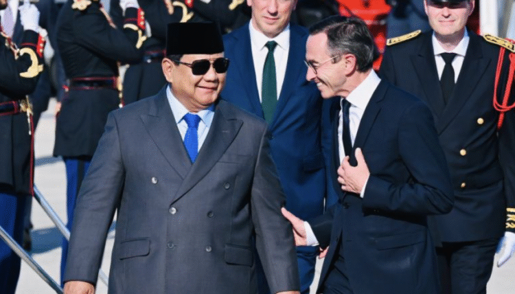 Prabowo Disambut Hangat di Paris, Hadiri Bastille Day sebagai Tamu Kehormatan Presiden Macron