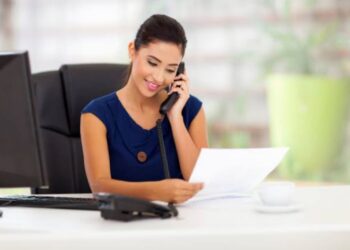 Boleh Nggak Sih Cewek Nelpon Cowok Duluan? Ini Jawabannya