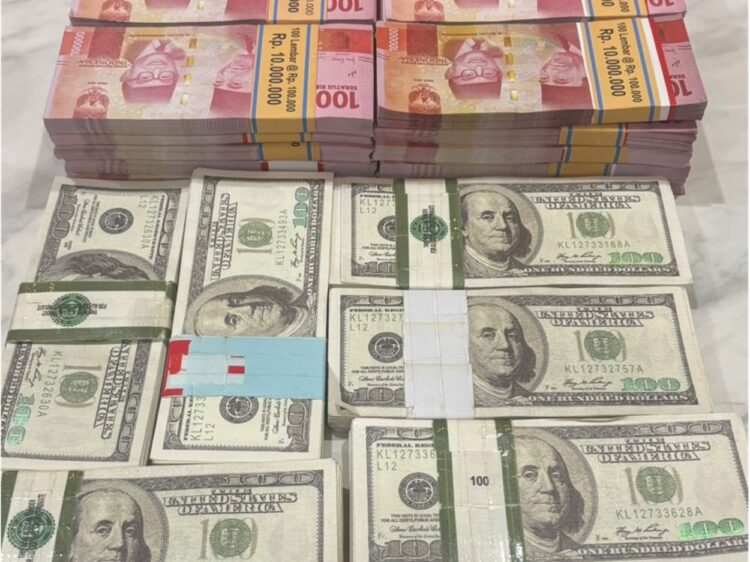 uang palso dolar