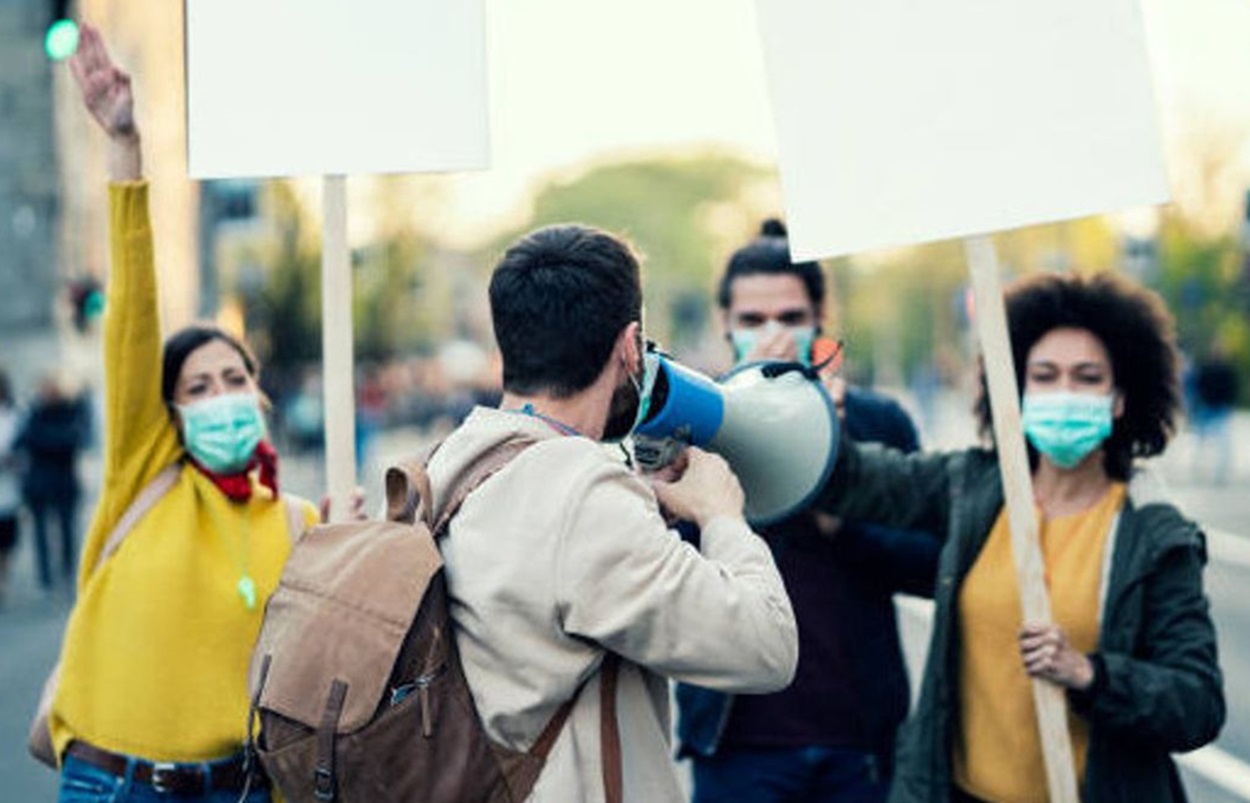 cara aman ikut demonstrasi