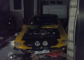 Mobil Mewah Ahmad Sahroni hancur