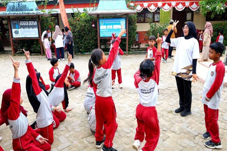 Otorita IKN Gelar Program Pembelajaran Bahasa Inggris di 8 SD Sekitar Nusantara