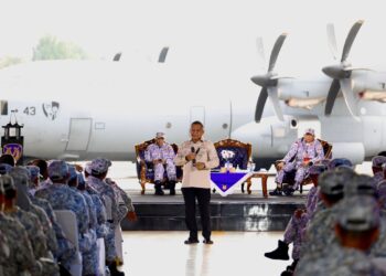 Wamenko Polkam Letjen TNI (purn.) Lodewijk F. Paulus menjadi narasumber di Retret Kadin Indonesia 2025.