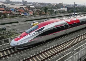 Proyek Kereta Cepat Whoosh Rugi Triliunan, Jadi ‘Bom Waktu’ bagi KAI