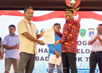 Warga PPU Terdampak Pembangunan Bandara IKN Terima Sertifikat Reforma Agraria