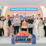 Head of Corporate Affairs Shopee Indonesia, Satrya Pinandita, Founder & CMO BLP Beauty, Lizzie Parra, dan Senior Director of Brand Marketing Shopee Indonesia, Jerry Gunawan meresmikan program kompetisi UMKM perdana dari Shopee bersama 20 besar finalis Jagoan UMKM.