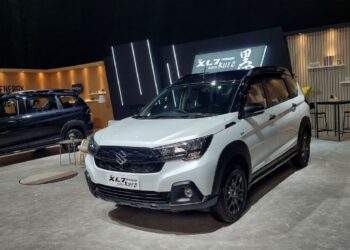 Suzuki New XL7 Hybrid Alpha Kuro.