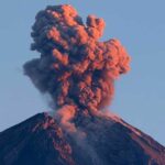 Gunung Semeru erupsi