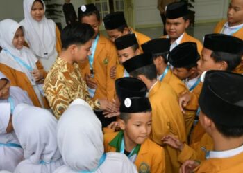 Gibran Ajak Santri Blusukan, Dari Istana Wapres Hingga Monas