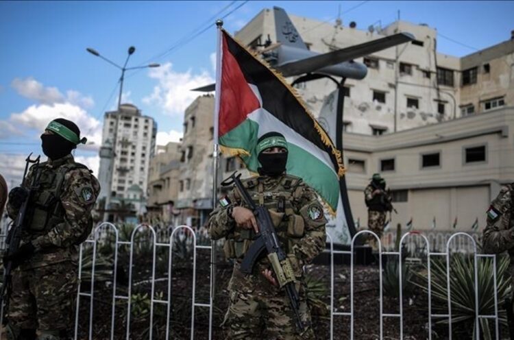 Personel Hamas berjaga di Gaza. Foto: Anadolu