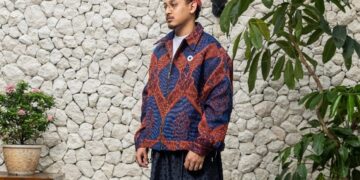 Jaket Limited Edition Phoenix Crest Jacket.