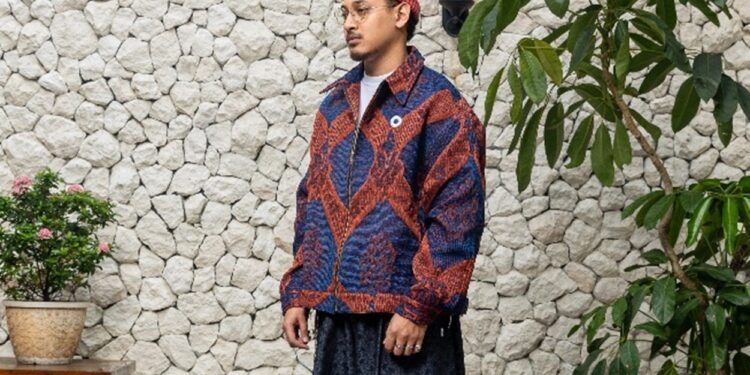 Jaket Limited Edition Phoenix Crest Jacket.