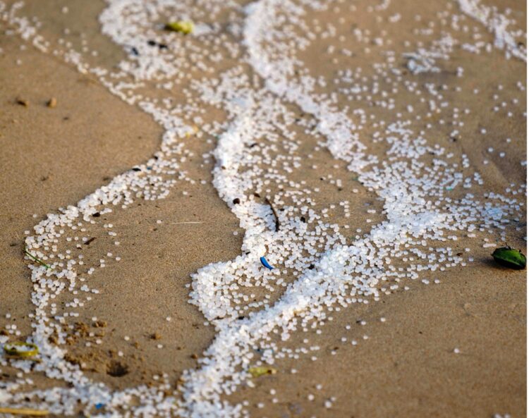 hujan mikroplastik Jakarta