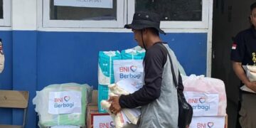 BNI Salurkan Bantuan Tanggap Darurat untuk Korban Banjir Bandang di Padang dan Sibolga