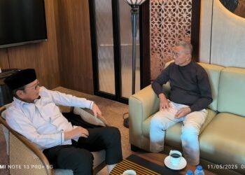 Dahlan Iskan bertamu ke rumah Burhanuddin Abdullah-FOTO HARIAN DISWAY-