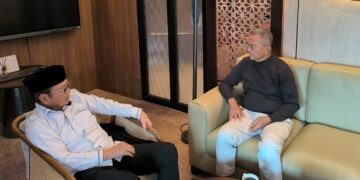 Dahlan Iskan bertamu ke rumah Burhanuddin Abdullah-FOTO HARIAN DISWAY-