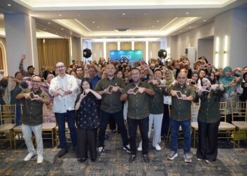 Digital Creative Entrepreneurs ke 5_1: Program Digital Creative Entrepreneurs (DCE) tahun ke-5 mengusung tema “AI‑Enabled SMEs Growth – How Locals Go Global”, menyasar UKM di bidang Fashion, F&B, Personal Care, Craft.