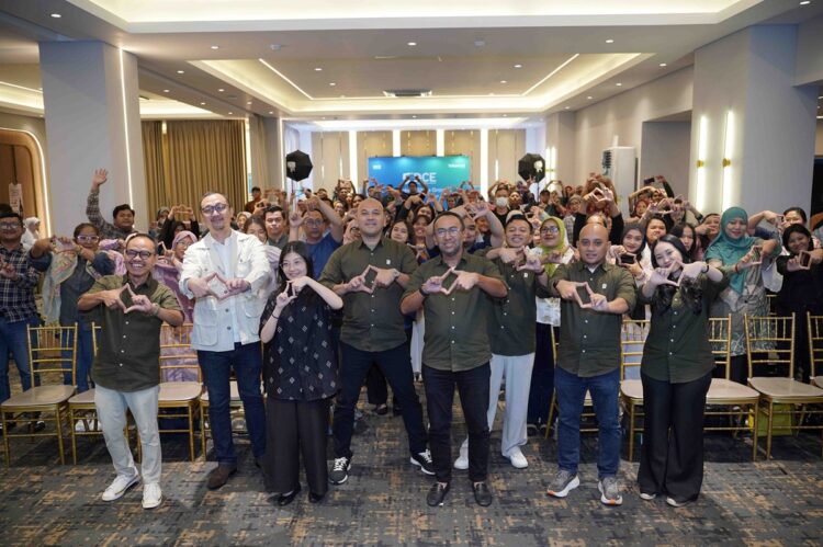 Digital Creative Entrepreneurs ke 5_1: Program Digital Creative Entrepreneurs (DCE) tahun ke-5 mengusung tema “AI‑Enabled SMEs Growth – How Locals Go Global”, menyasar UKM di bidang Fashion, F&B, Personal Care, Craft.