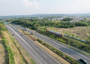Keberadaan jalan tol Palimanan–Kanci mendukung pertumbuhan pariwisata Cirebon.