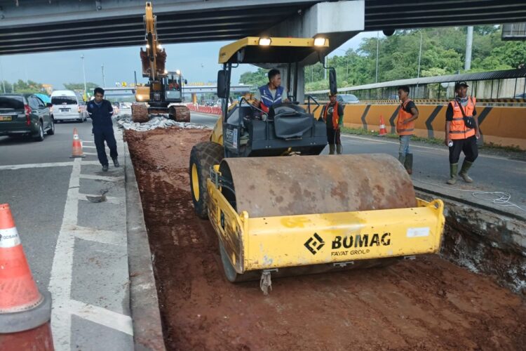 Untuk meningkatkan kualitas layanan, Jasa Marga melnjutkan pemeliharaan jalan di ruas tol Cipularang dan Padaleunyi.