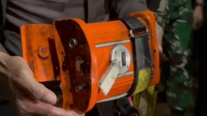 ELT Pesawat ATR 42-500 Ditemukan, Mesin Hancur & Kursi Pilot Masih Utuh