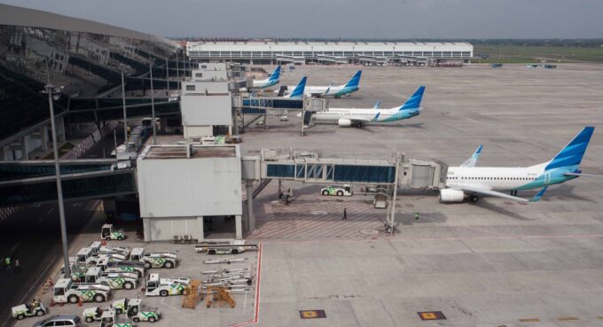 Hujan Lebat LUMPUHKAN Bandara Soetta, 109 Penerbangan Delay