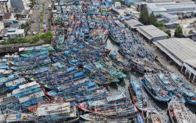 Kondisi ribuan kapal nelayan di Dermaga T Pelabuhan Muara Angke, Pluit, Penjaringan, Jakarta Utara, Kamis (29/1/2026).